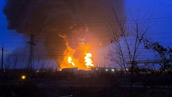Пожар на аэродроме под Курском: что горело, отмена занятий в школе, комментарии