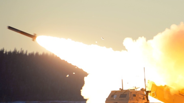 Удары ВКС России уничтожили склад со 100 ракетами HIMARS под Днепропетровском: Сводка Минобороны
