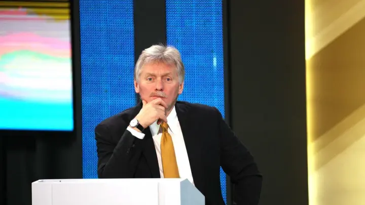 Слушать только первоисточники: Песков прокомментировал материал Financial Times о встрече Путина и спецпосланника США