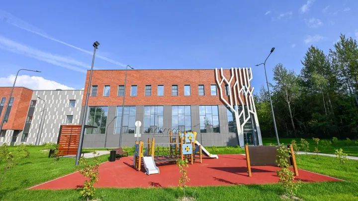 Новый учебные корпус для школы № 2122 построили в Щербинке. Есть всё -  для учёбы, спорта и творчества