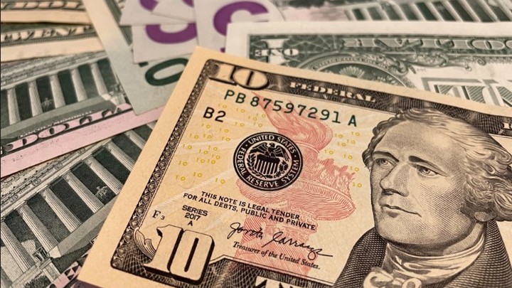 Русская нефть должна стоить 60 долларов за баррель - глава Минфина США