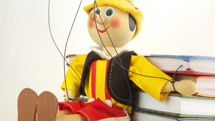 Писатель объяснил мотивы блогера Некоглая. Получилось горько