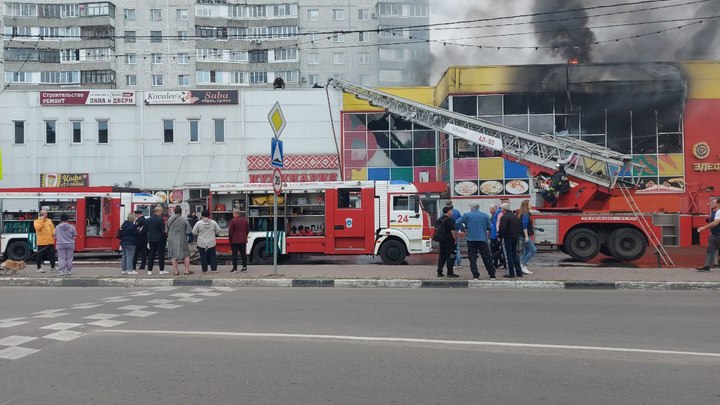 В торговом центре «Феникс» подмосковного Орехово-Зуева произошел пожар: что известно