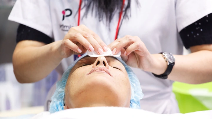 Жительницы России стали активно удалять имплантаты из губ и груди