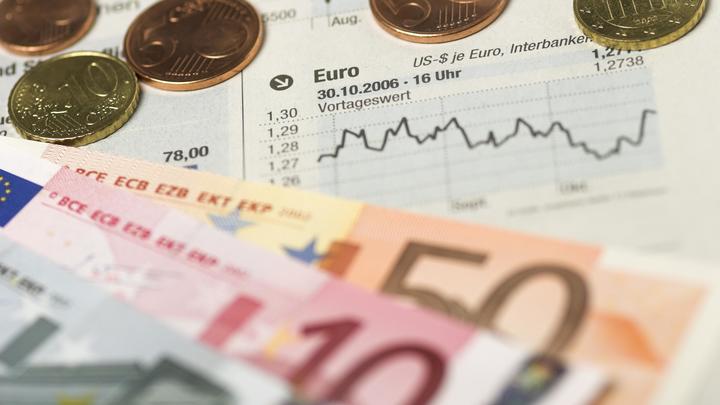 Евро стал дороже 90 рублей