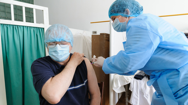 Технично кинули Китай: Как проходит вакцинация на Украине