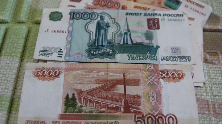 Заняла у соседей и в банках: челябинка перевела 3,2 млн сотруднику полиции