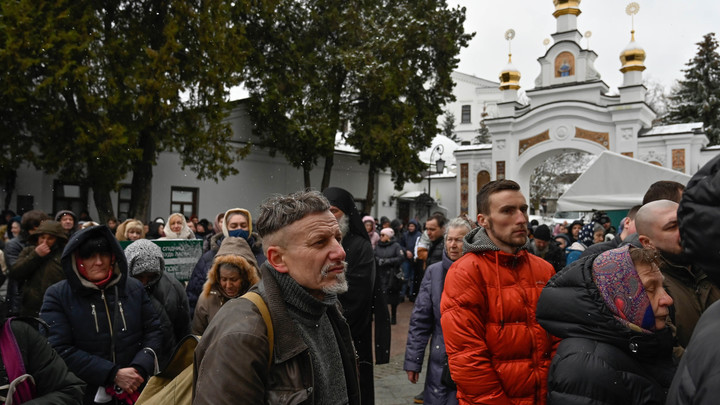 Если прикрутить мощи...: Офицеры СБУ устроили варварский матч