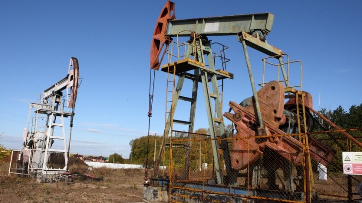 Запад хочет ограничить стоимость русской нефти. Bloomberg: В ответ русские создают свой эталон