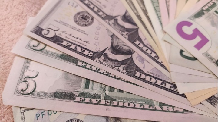 Бежавший из России олигарх прикрылся британскими санкциями - Bloomberg