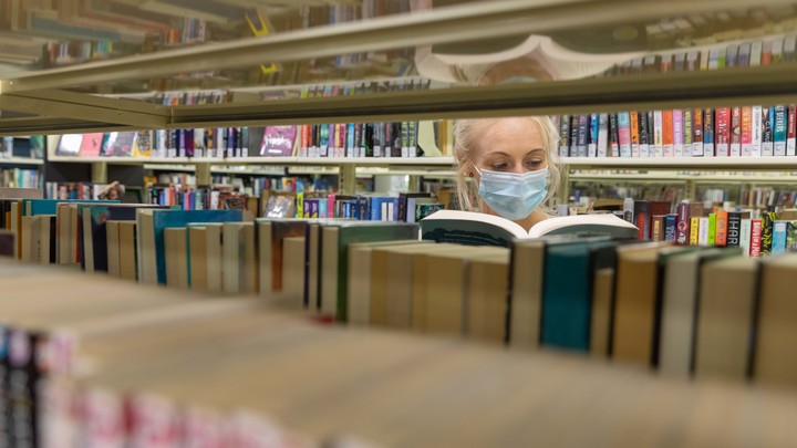 В Киеве отчитались об уничтожении 11 миллионов книг на русском языке