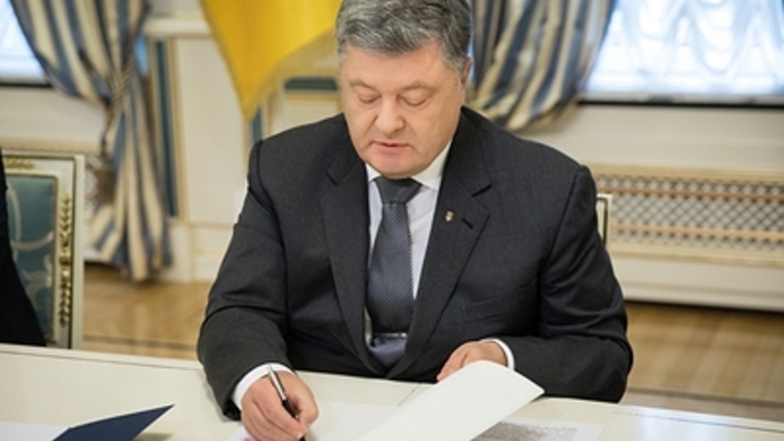 «Пожалуйста, убирайтесь из Украины»: Порошенко не рискнул лично сказать это Путину. Попросил через Трампа