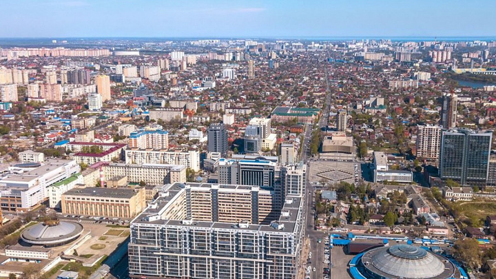 Громкие хлопки в небе испугали жителей Краснодара и Кореновска