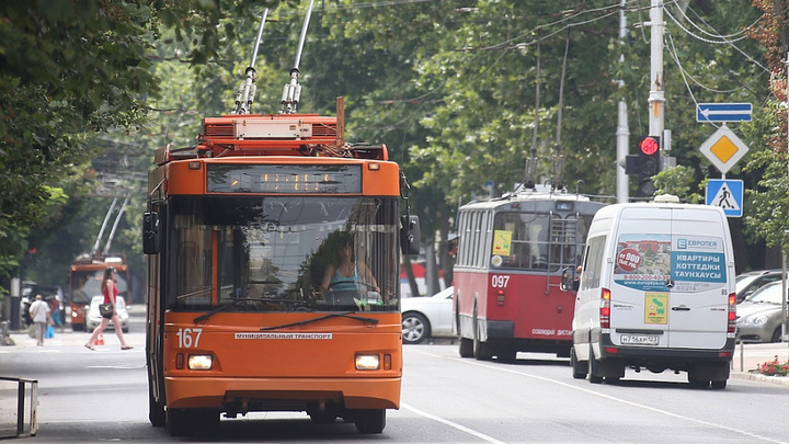 Маски в общественном транспорте носят только 17% жителей Кубани