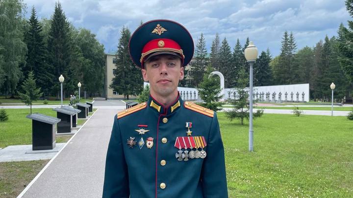 Герой России Владимир Тесло посетил Новосибирск и встретился с курсантами НВВКУ