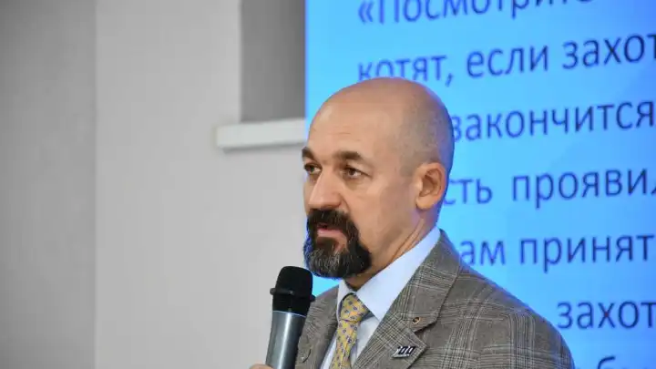 Профессор Дмитрий Винник выступил в Новосибирске с лекцией о целях и задачах спецоперации