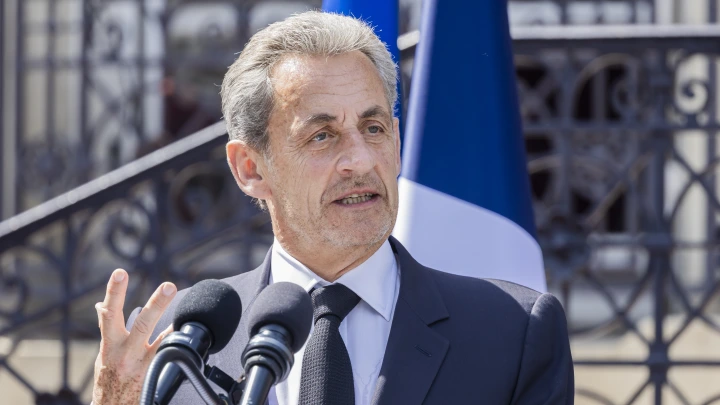 Орден Почётного легиона лишил членства экс-президента Франции