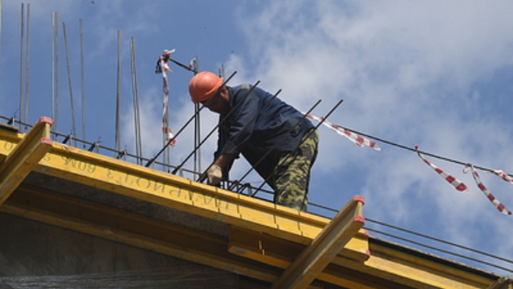 Трагедия в Таганроге: рабочий погиб на стройке после мощного удара током