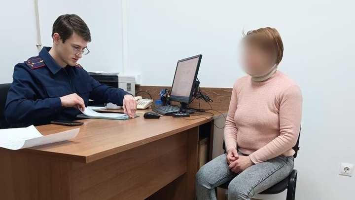 Выкинула цветы с могил бойцов: жительница Владикавказа напилась и устроила погром на кладбище