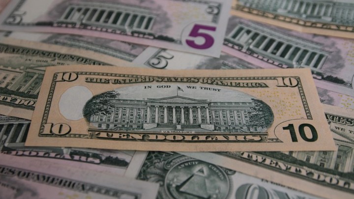 МВФ: Без Запада Киев продержится пару месяцев