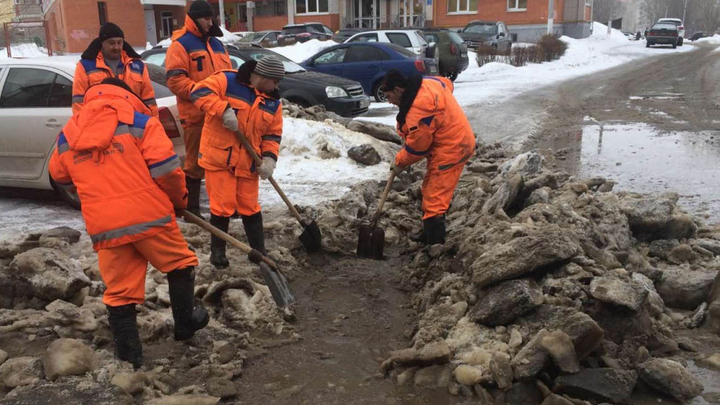 Во Владимире вторую неделю безрезультатно расчищают ливневку. Фото утонувшего города