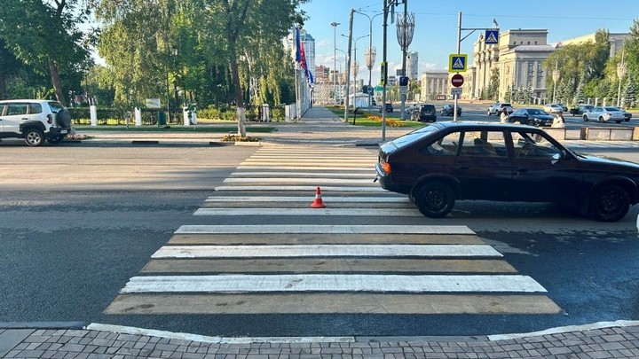 В Самаре Москвич сбил женщину с 3-летней дочкой