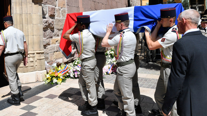 На Крым готовится атака: В аэропорт Орли прибудут гробы, накрытые французским флагом