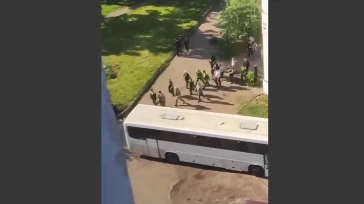 Жители Красногорска жалуются на хостел с мигрантами в здании бывшего колледжа