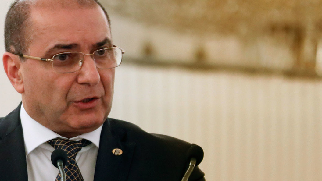 Скандал в финансовом семействе Скандал в финансовом семействе