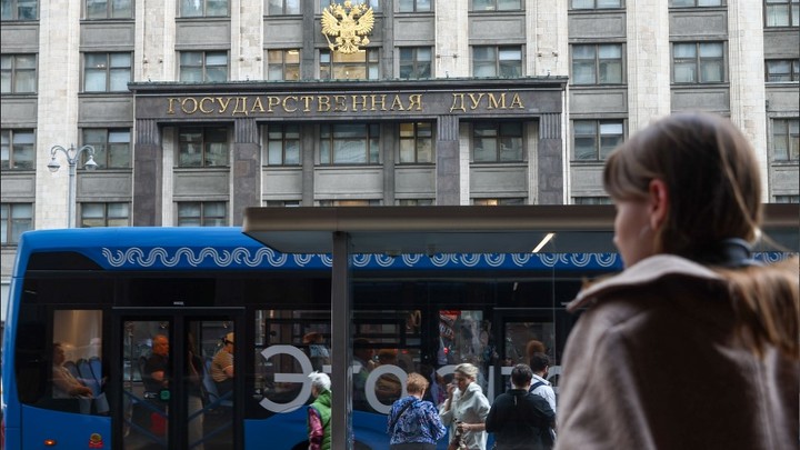 Новые законы: мошенники, долги, банковские комиссии. Что изменится в России с 1 июля