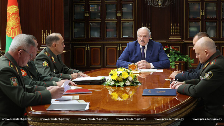Президент Лукашенко потребовал закрыть каждый метр границы
