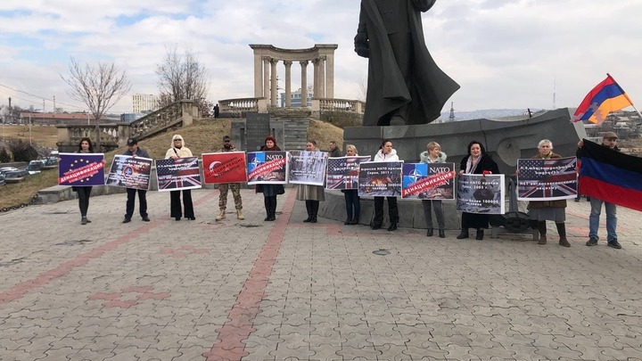 Нет англосаксонскому нацизму: В Армении у здания посольства США прошла акция протеста