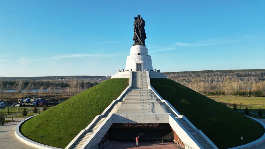 Памятник воину освободителю в кемерово фото В Кемерове на мемориале Воину-Освободителю появятся новые имена