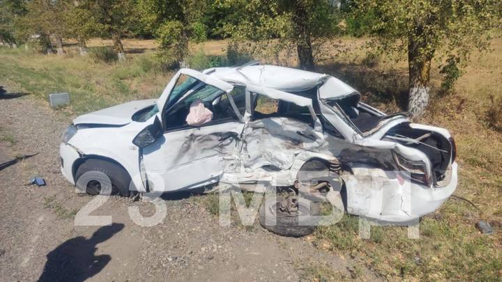 На Кубани двое подростков насмерть разбились на угнанной машине