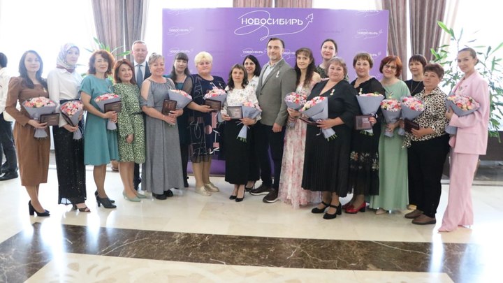 В Новосибирской области наградили многодетных родителей знаками отличия