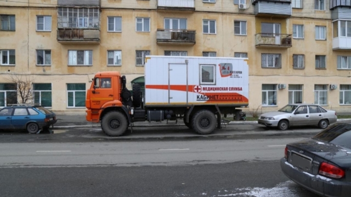 В Кургане поставили передвижной флюорограф в центре города