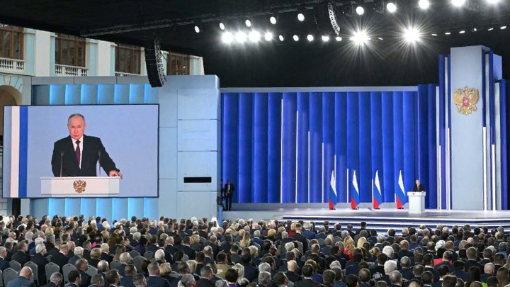 Безопасность и развитие: Дмитрий Азаров прокомментировал Послание Президента России