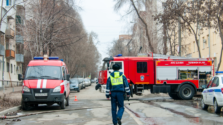 Правобережные бани вспыхнули с утра в Петербурге