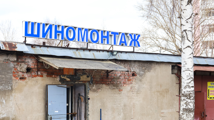 В Новосибирске водители вынуждены стоять в очередях на шиномонтажках