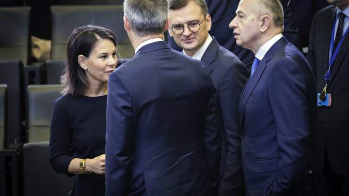 Кулеба: Украина не собирается отказываться от Крыма и Донбасса ради НАТО