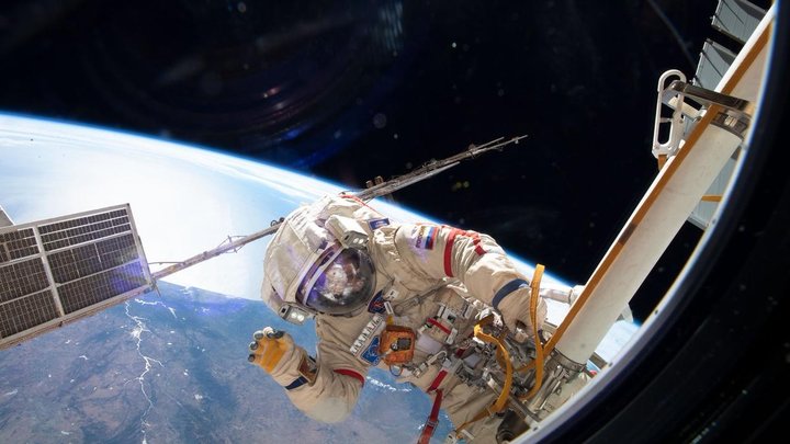 На МКС новое ЧП: Космонавты остались без туалета