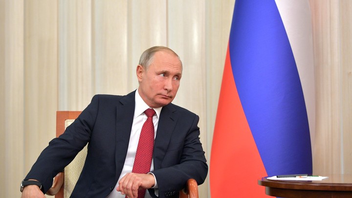 Приходится преодолевать позицию МИД: Путин назвал себя сторонником смягчения визового режима