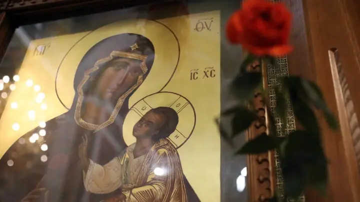 Церковь напомнила, как правильно расставаться со старыми иконами