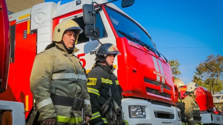 При пожаре в девятиэтажном доме в Новосибирске спасли несколько человек