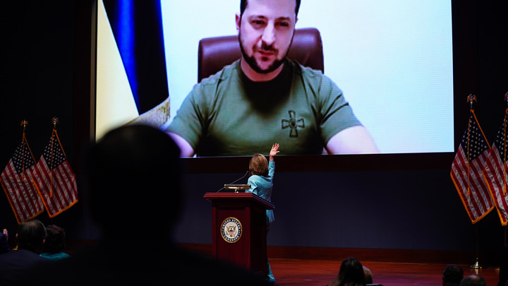 Предложение Зеленского переименовать Россию в ”Московию“ поддержало целых 0,00011% украинцев