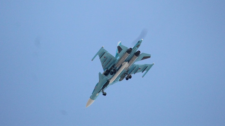 Русский экипаж многофункционального истребителя Су-34 уничтожил вражескую технику в Курской области 18 декабря 2024 года