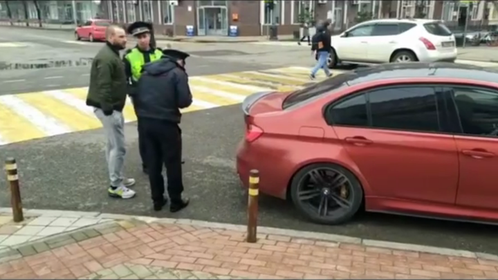 В Краснодаре на владельца красного BMW составили 7 протоколов
