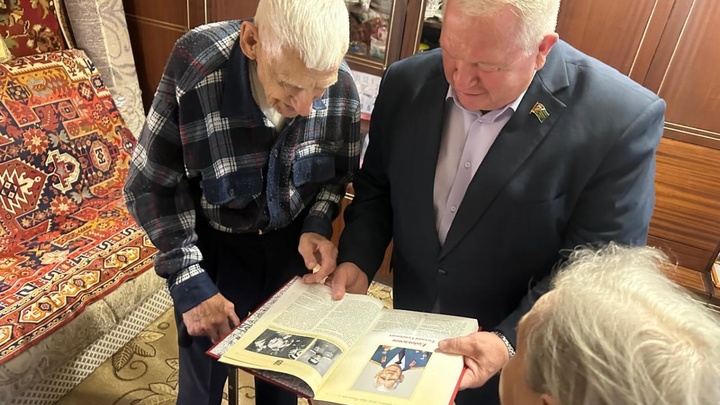 Наро-Фоминск чествует ветерана: 100-летний Евгений Евдокимов вспоминает свой жизненный путь