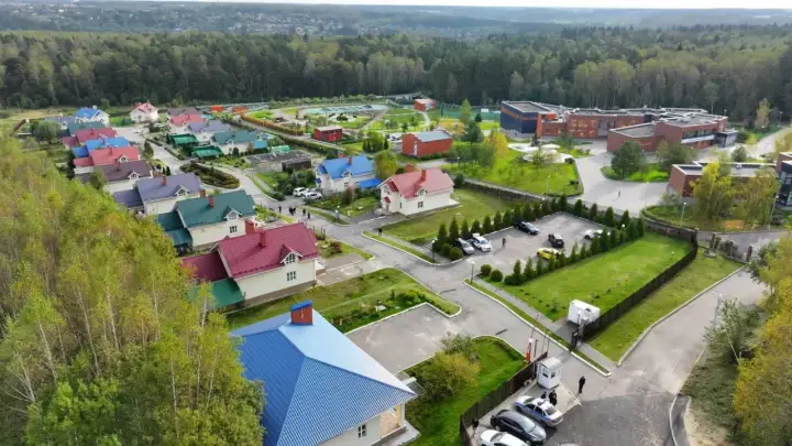 Есть всё необходимое: как живёт уникальный семейный посёлок в Подмосковье