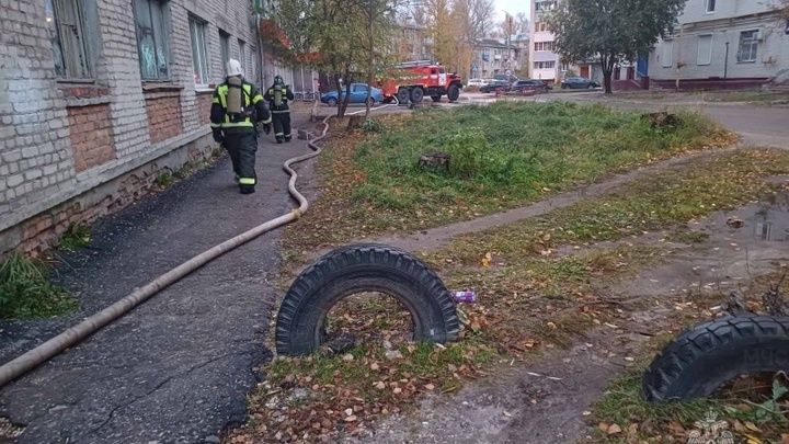 Двое погибли на пожаре в многоэтажке Гусь-Хрустального